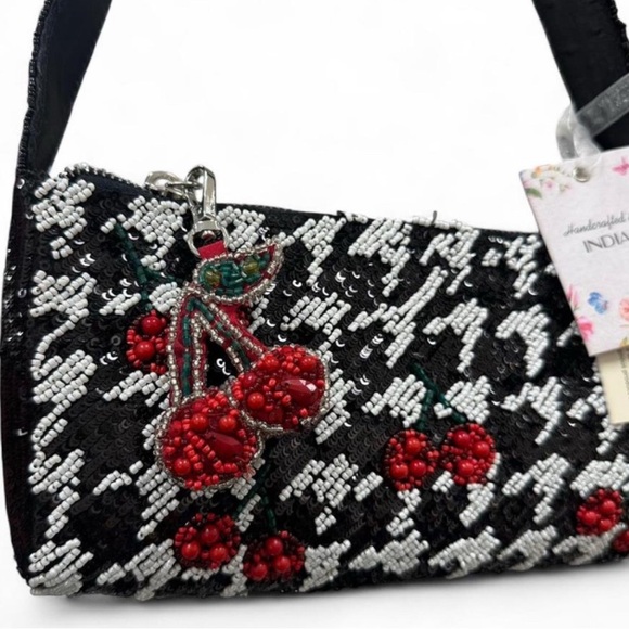 NWT π€π VIRAL HANDCRAFTED IN INDIA Cherry Chevron Beaded Bag - Picture 3 of 9